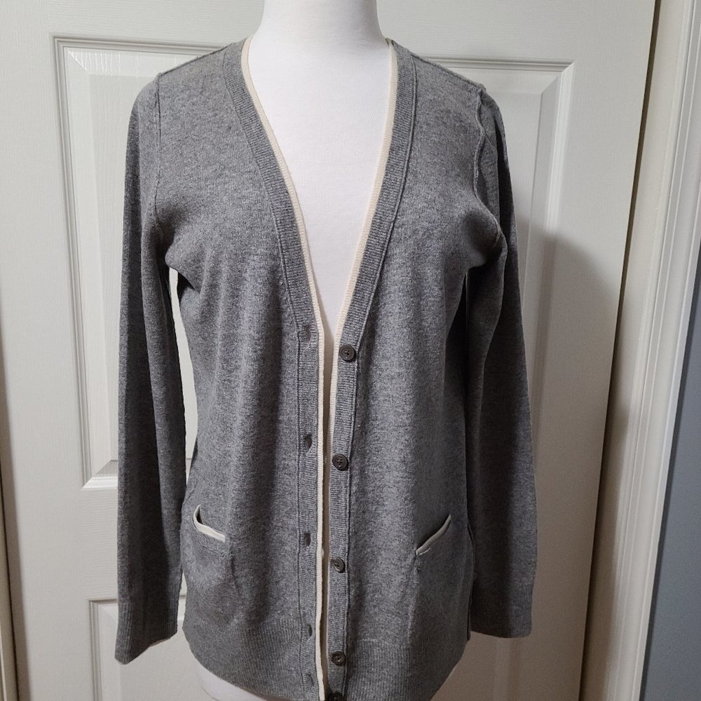 "J. CREW WOMEN'S GRAY W/CREAM TRIM, LIGHT WEIGHT WOOL/CASHMERE CARDIGAN"